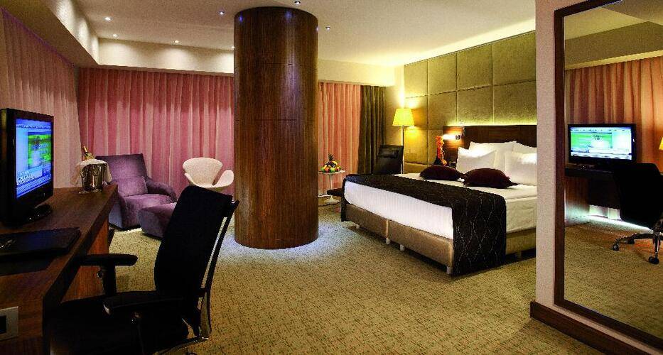 Crown Plaza Harbiye Hotel