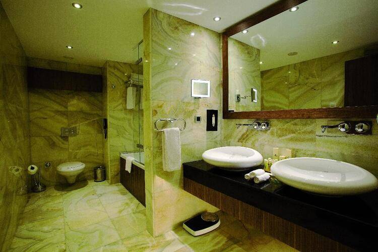 Crown Plaza Harbiye Hotel