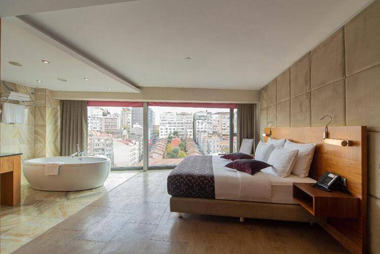 Crown Plaza Harbiye Hotel
