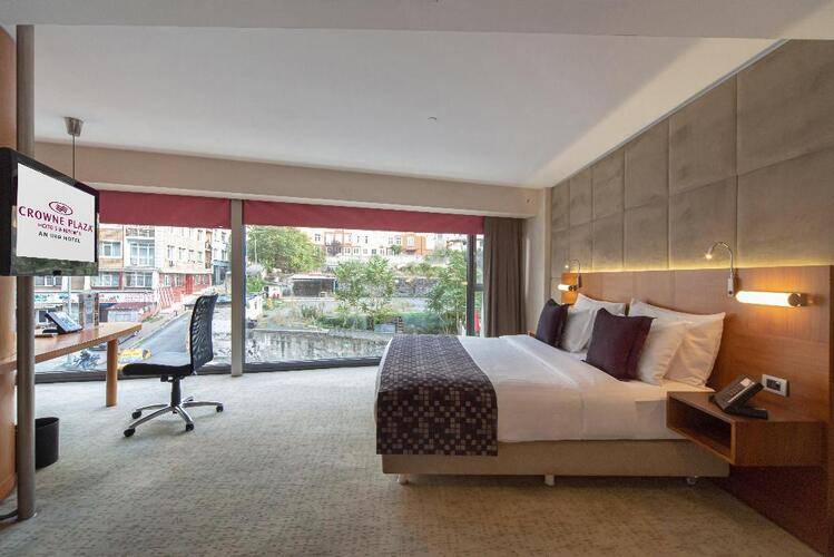 Crown Plaza Harbiye Hotel