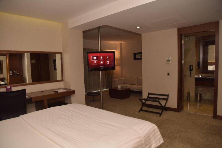 Crown Plaza Harbiye Hotel