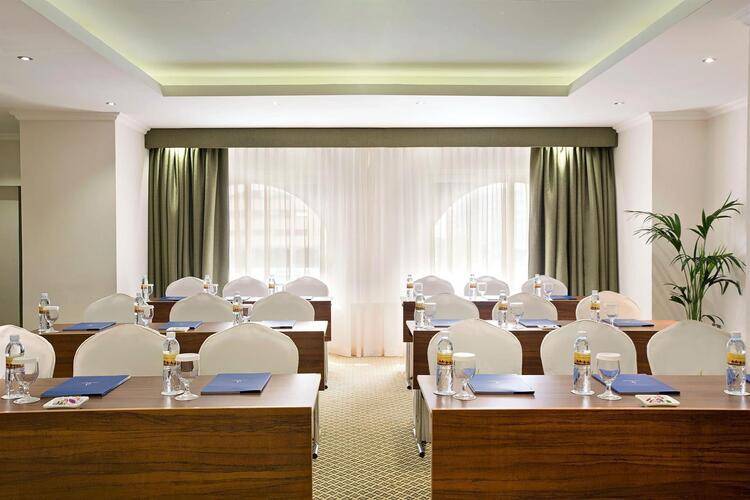 City Seasons Al Hamra Hotel