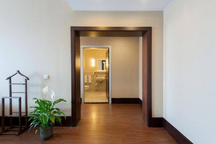 ISG Airport Hotel