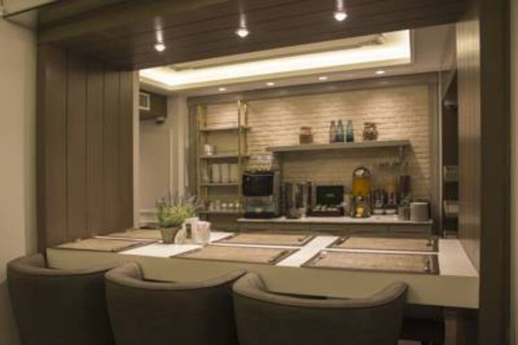 Mina Hotel