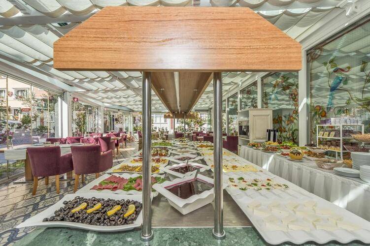 Amiral Palace Hotel