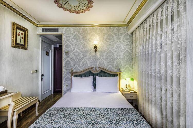 Amiral Palace Hotel