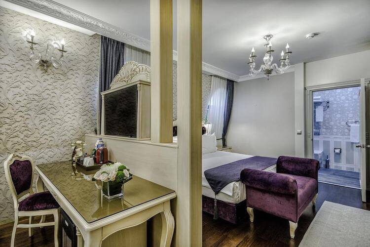 Amiral Palace Hotel