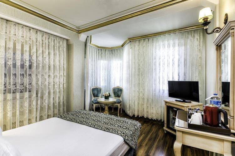 Amiral Palace Hotel