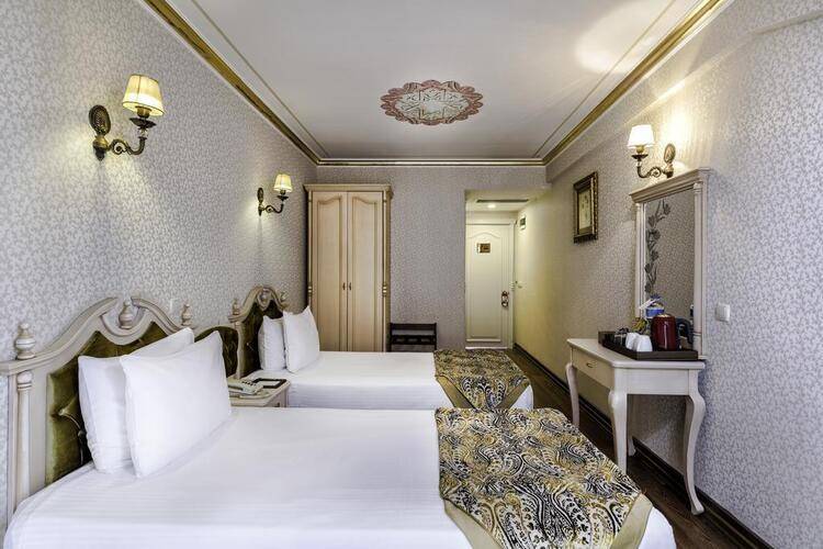 Amiral Palace Hotel