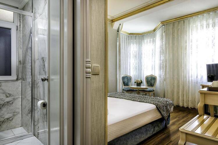Amiral Palace Hotel