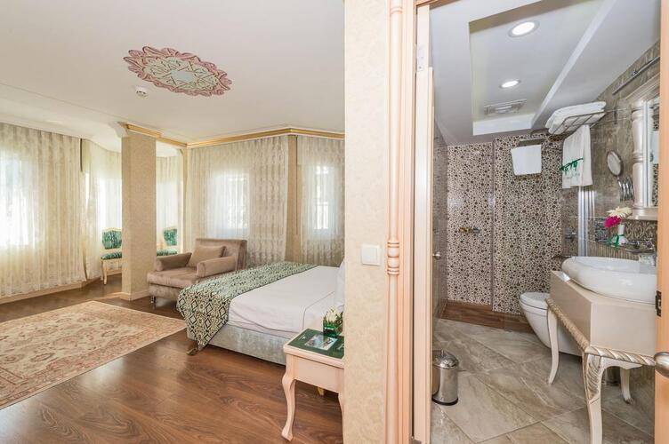 Amiral Palace Hotel