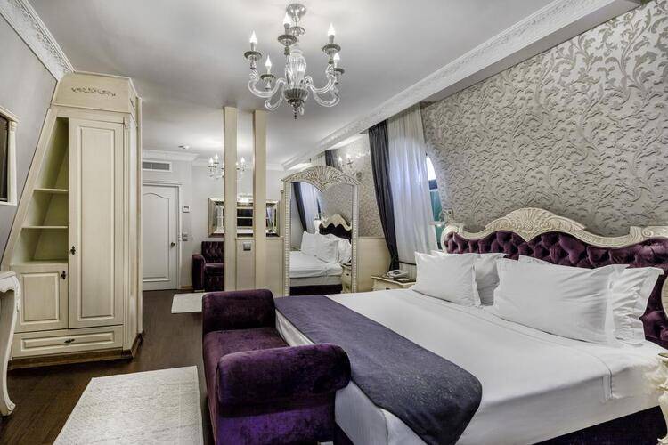 Amiral Palace Hotel