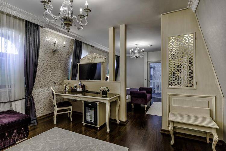 Amiral Palace Hotel