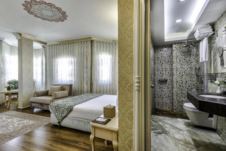 Amiral Palace Hotel