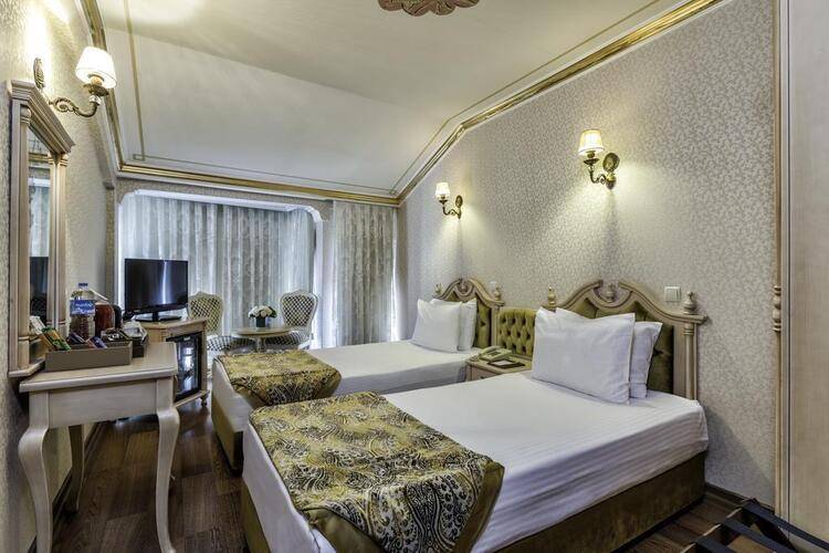 Amiral Palace Hotel