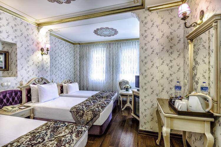 Amiral Palace Hotel