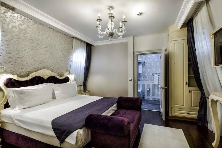 Amiral Palace Hotel
