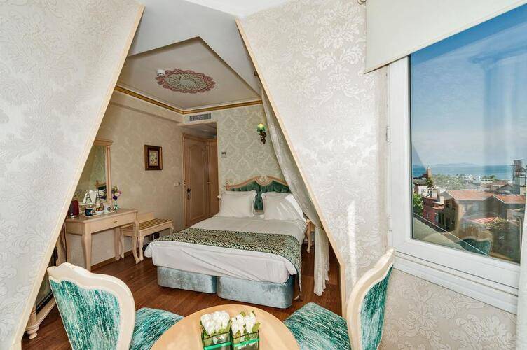 Amiral Palace Hotel