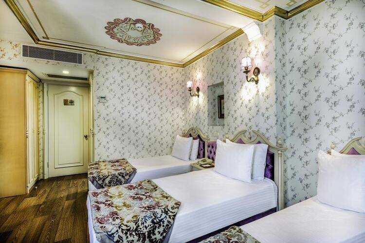 Amiral Palace Hotel