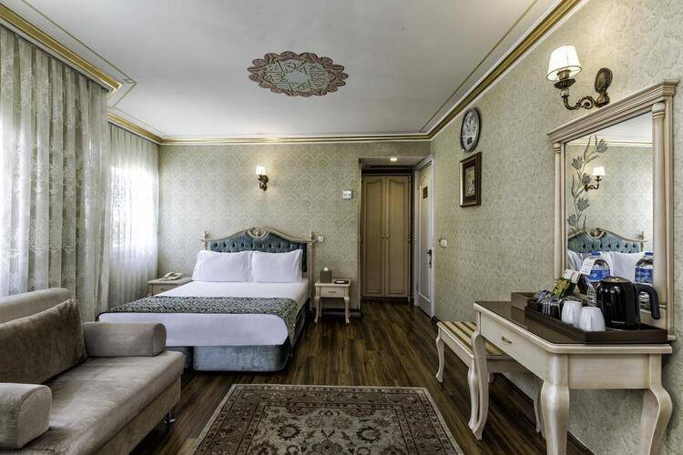 Amiral Palace Hotel