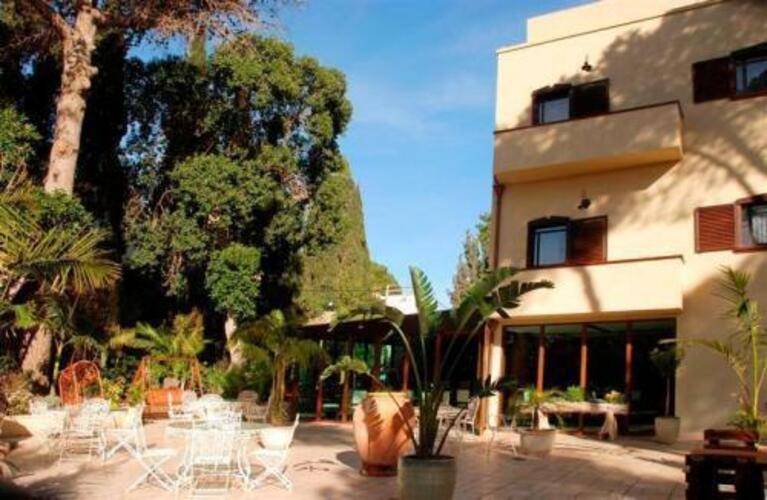 Villa Carmel Boutique