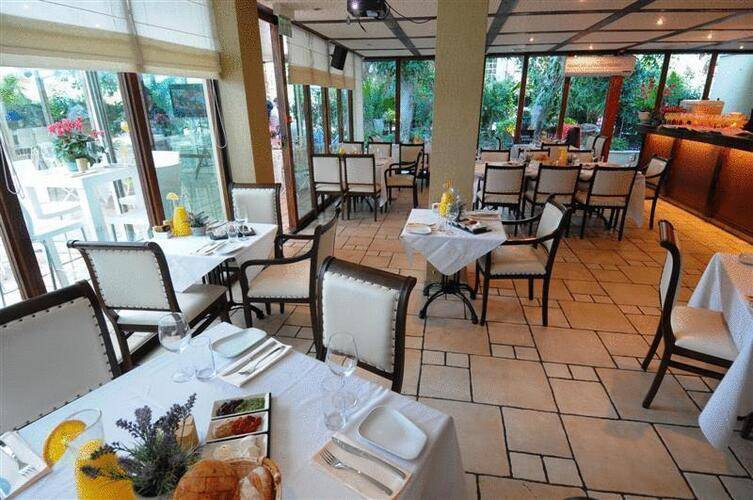 Villa Carmel Boutique