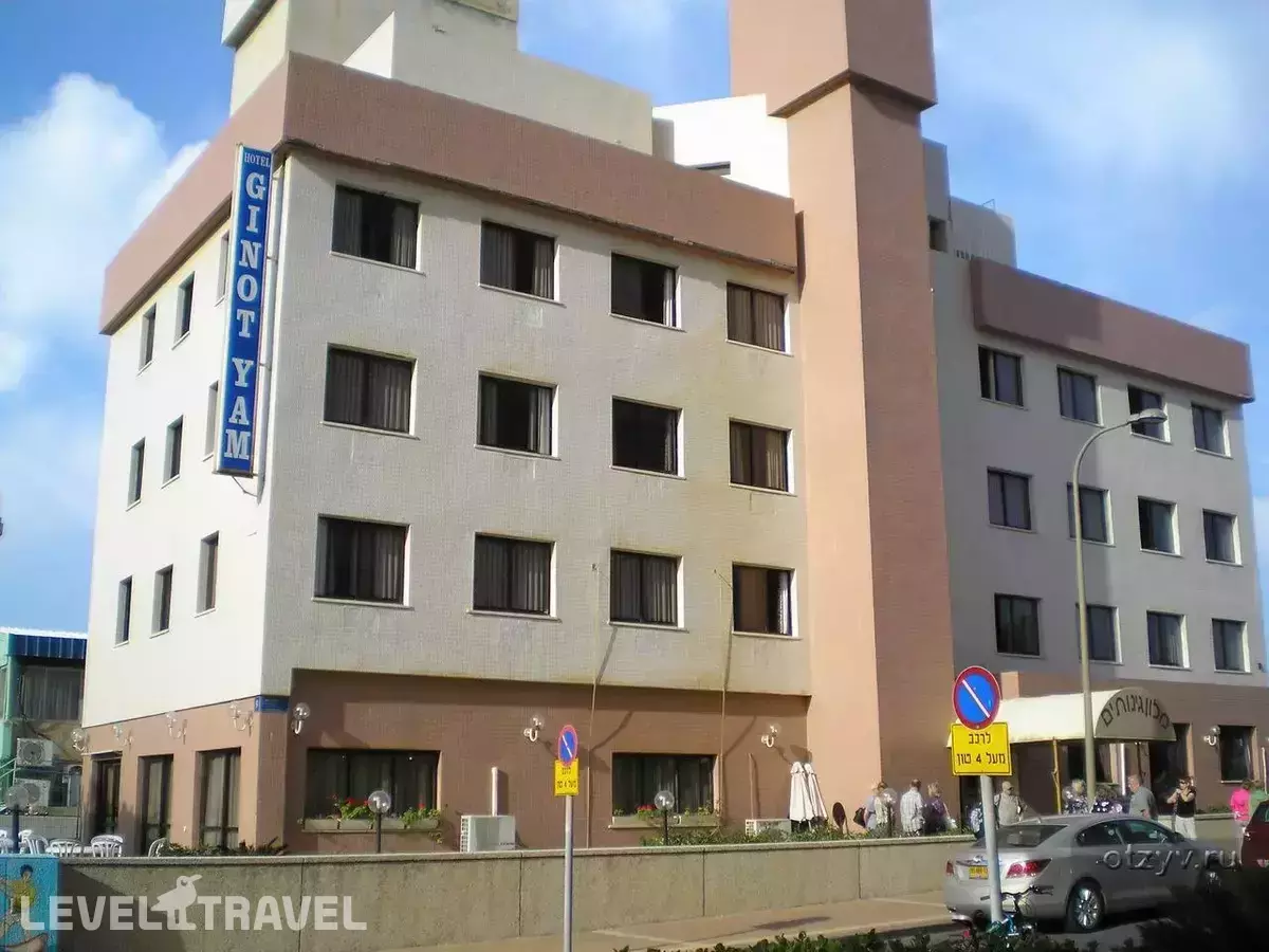 Ginot Yam Hotel