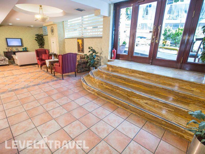 Фотография Golden Crown Hotel