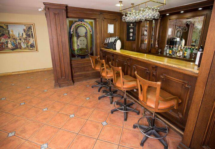Golden Crown Hotel