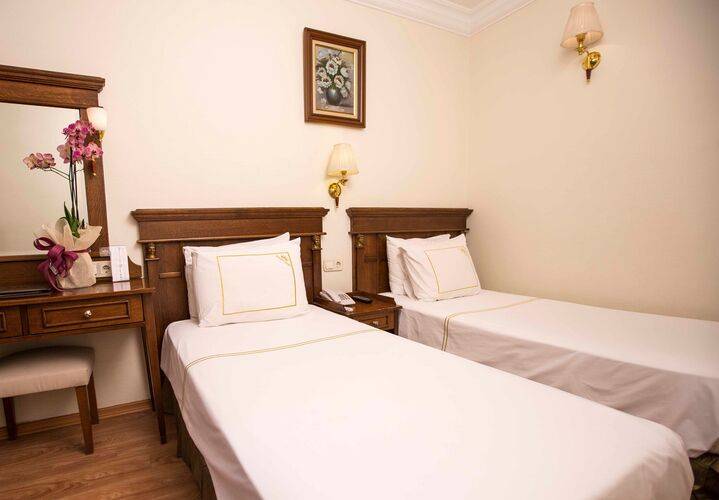 Golden Crown Hotel