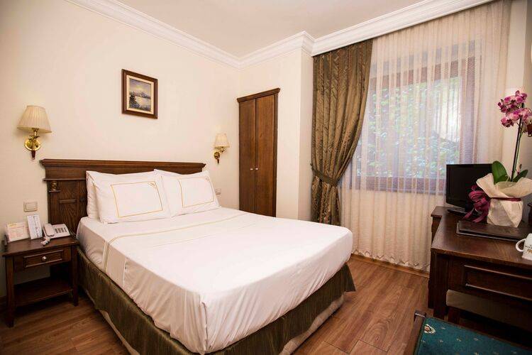 Golden Crown Hotel