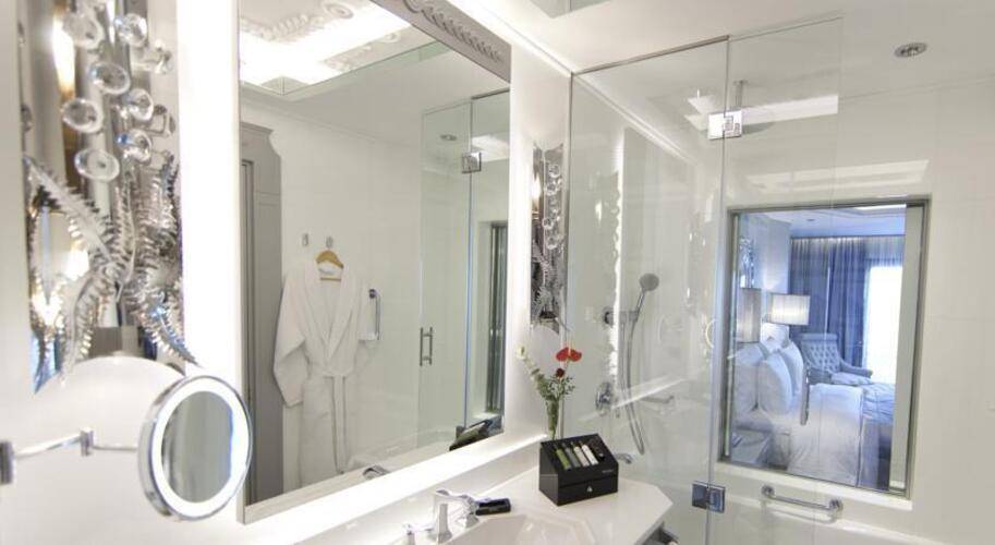 Wyndham Istanbul Kalamis Marina Hotel