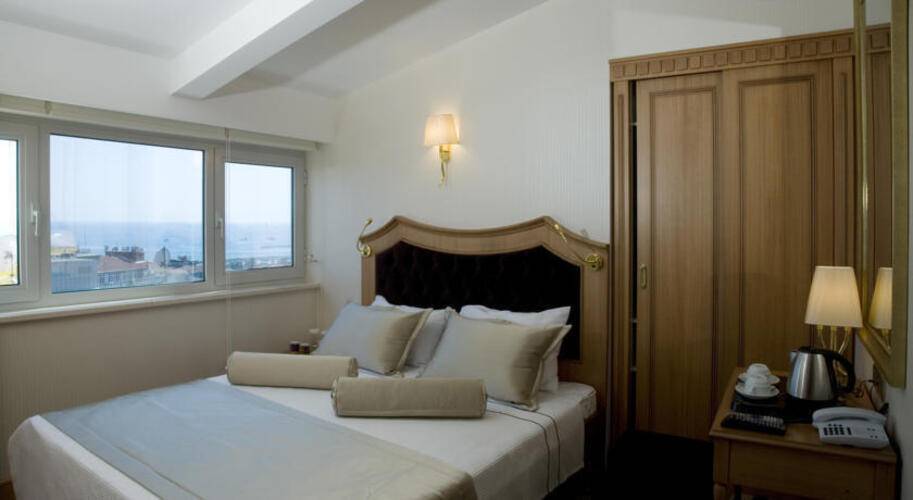 Aprilis Hotel