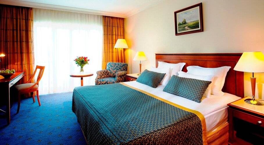 IC Hotels Airport