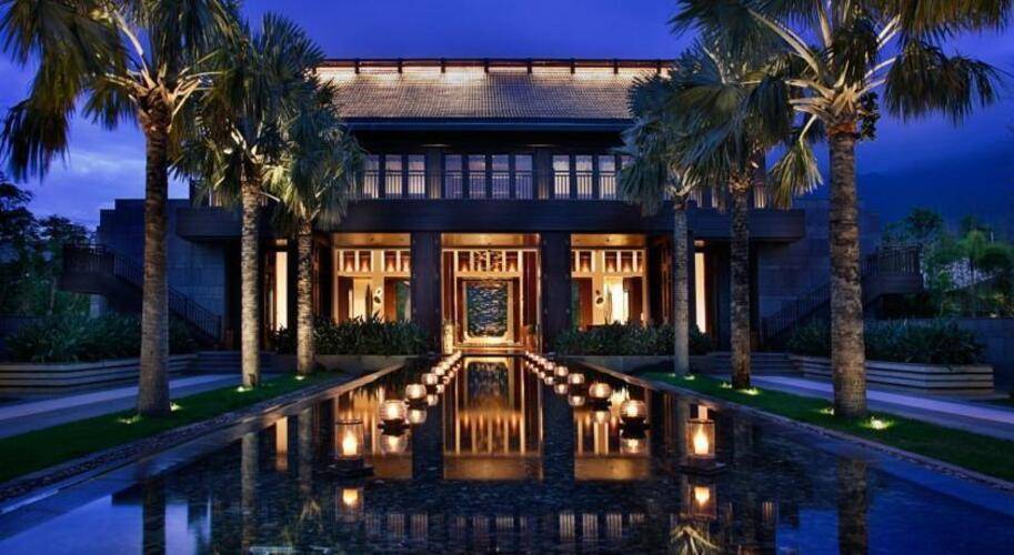 Narada Resort & Spa Perfume Bay Hotel