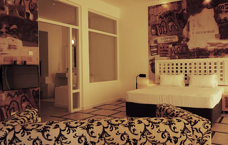 Hotel J