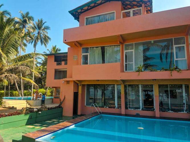 Roy Villa
