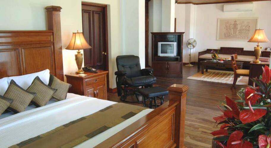 Earls Regency Hotel