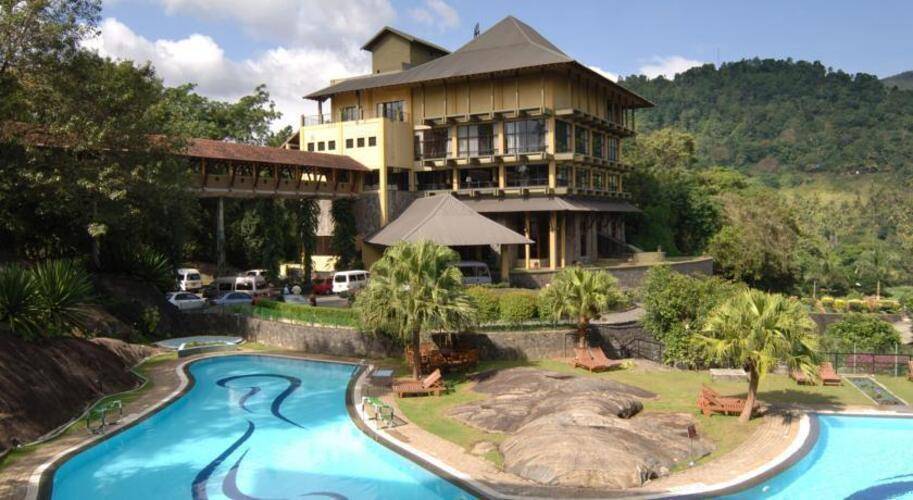 Earls Regency Hotel