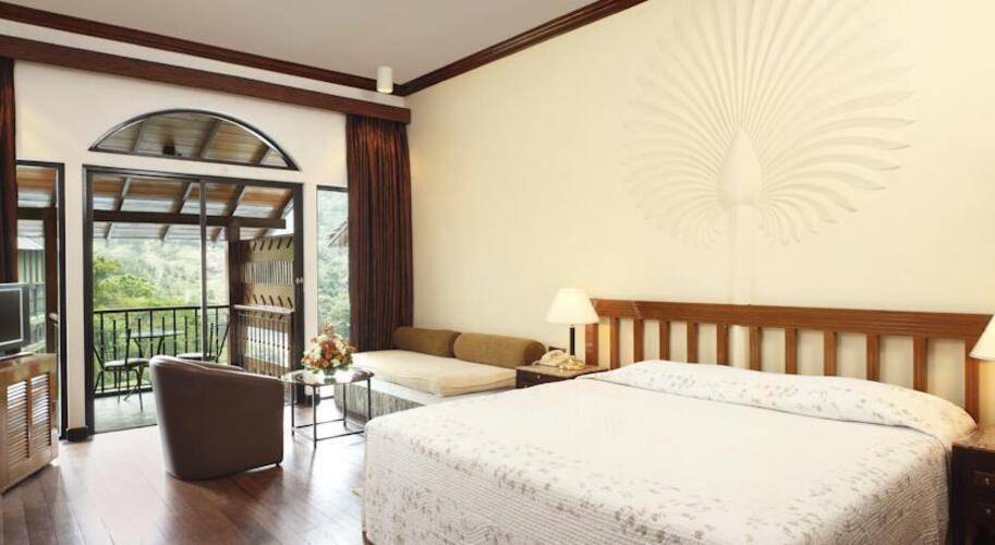 Earls Regency Hotel