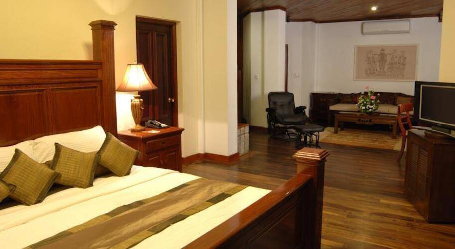 Earls Regency Hotel