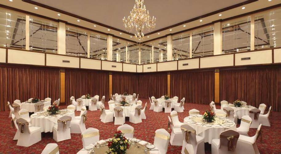 Earls Regency Hotel