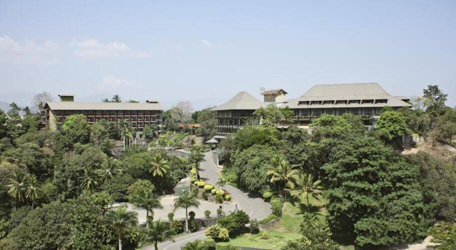 Earls Regency Hotel