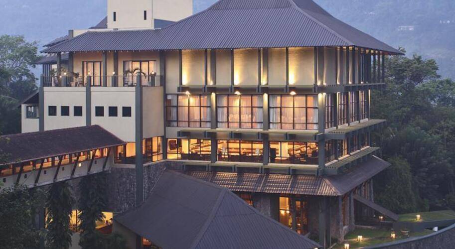 Earls Regency Hotel