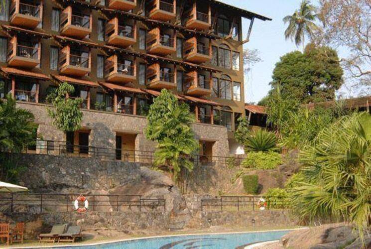 Earls Regency Hotel