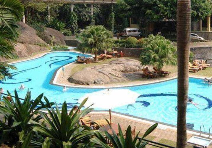 Earls Regency Hotel