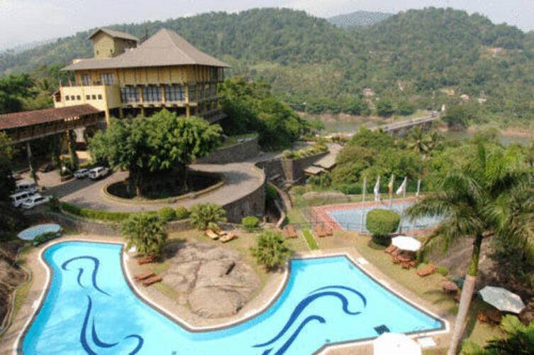 Earls Regency Hotel