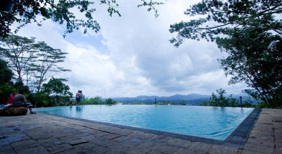 Randholee Luxury Resort