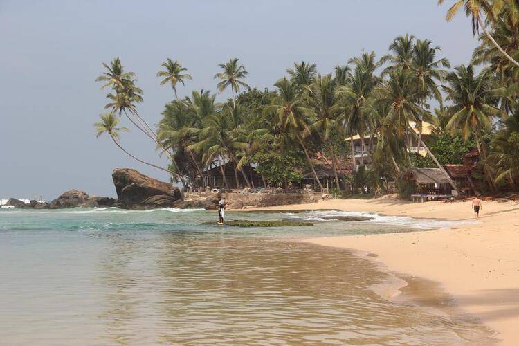 Sri Gemunu Beach Resort