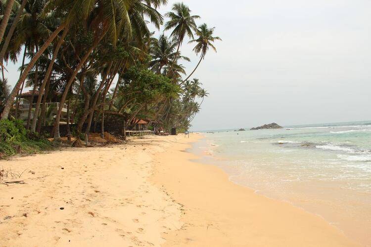 Sri Gemunu Beach Resort